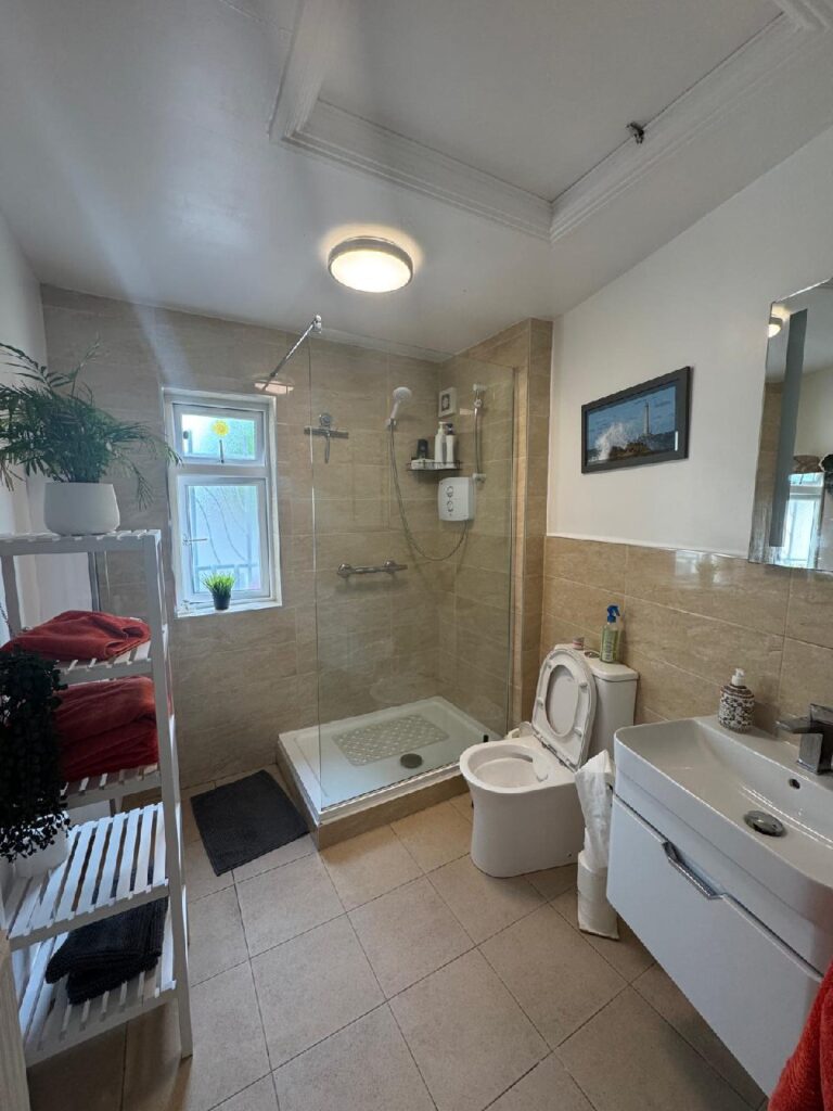 photo_5845836298634512464_y