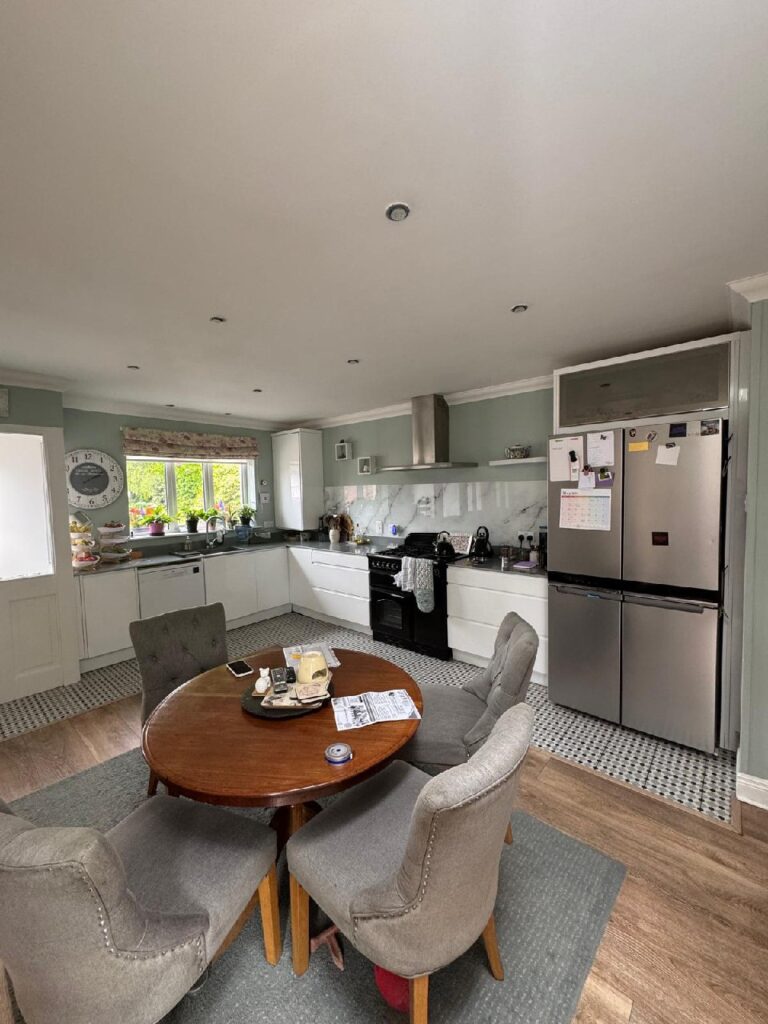 photo_5845836298634512466_y