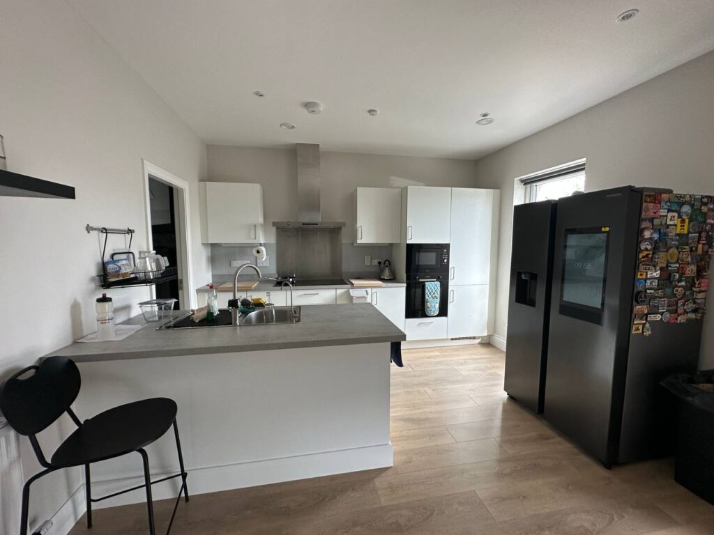 photo_5998806558223482414_y-1