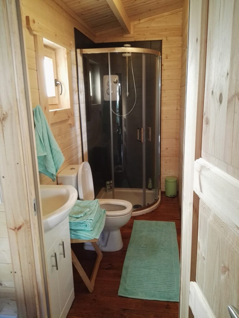 f6078340-affd-4600-af3c-0297717e511d-photographs-IMG_20180522_184324