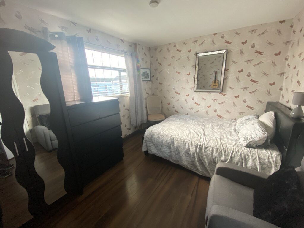 photo_5816957136104703173_y