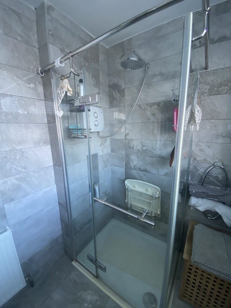 photo_5816957136104703174_y