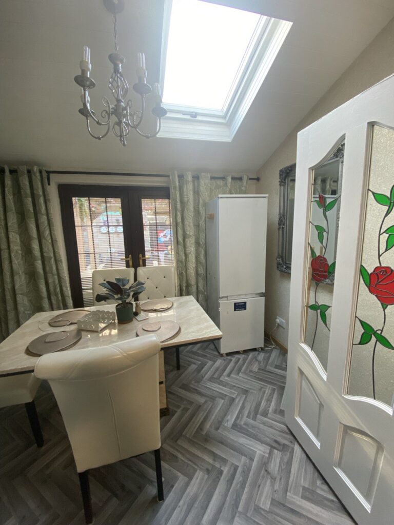 photo_5816957136104703176_y