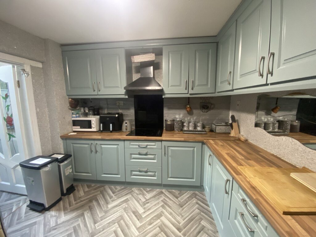 photo_5816957136104703183_y