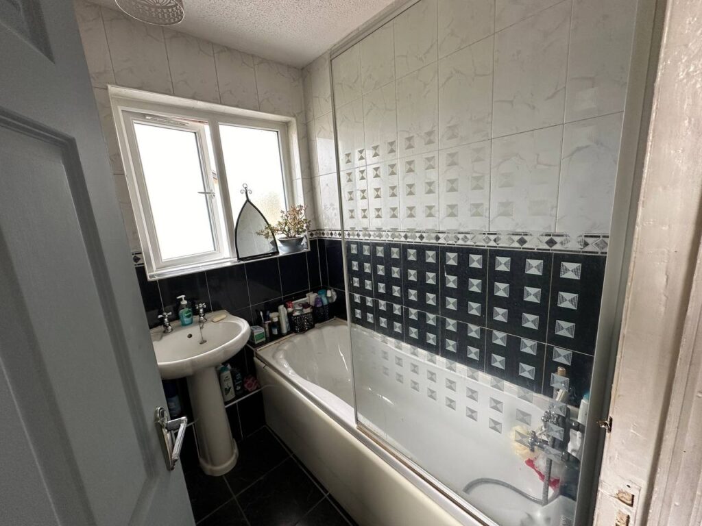 photo_5938425008873390936_y